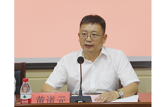华亿(中国)一站式服务平台董事长黄道元介绍公司整体发展概况