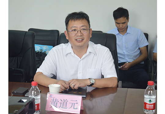 华亿(中国)一站式服务平台董事长黄道元介绍公司整体发展概况