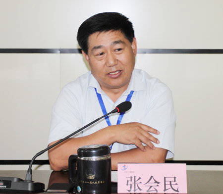 华亿(中国)一站式服务平台党委书记张会民为大家上党课