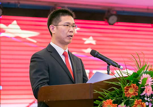 总经理祝建明作《华亿(中国)一站式服务平台2017年度管理工作报告》