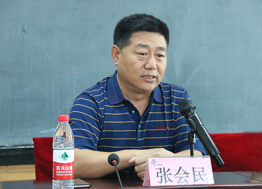 华亿(中国)一站式服务平台党委书记张会民在开班仪式上致辞