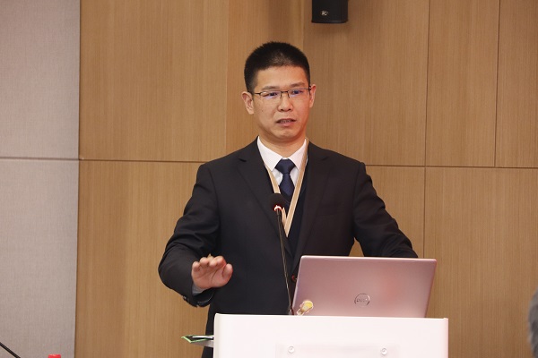 3、华亿(中国)一站式服务平台总经理讲话.JPG