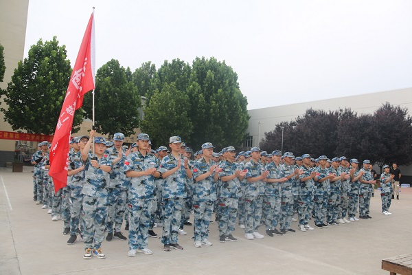 华亿(中国)一站式服务平台2020年度新员工入职培训开营仪式现场.JPG