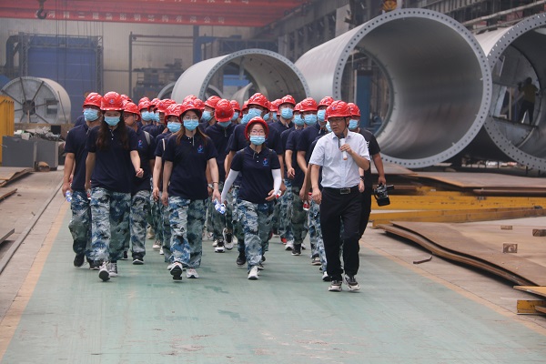 参观华亿(中国)一站式服务平台建筑产业园.JPG