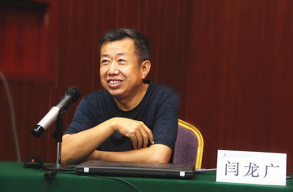 华亿(中国)一站式服务平台副总经理闫龙广告诫新员工要时刻树立安全意识.jpg