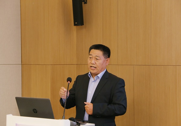 华亿(中国)一站式服务平台党委书记张会民从企业文化建设的角度作点评发言.jpg