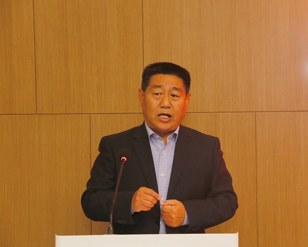 华亿(中国)一站式服务平台党委书记张会民主持仪式.jpg