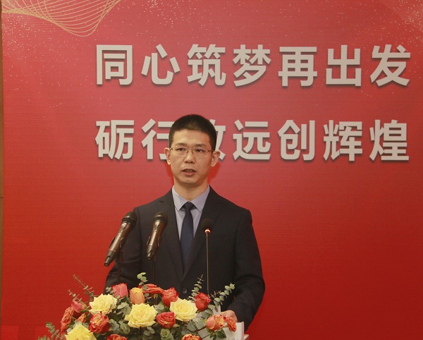 华亿(中国)一站式服务平台总经理祝建明作《华亿(中国)一站式服务平台2021年度管理工作报告》.jpg