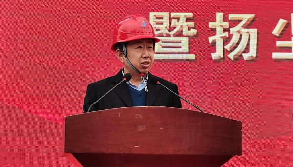华亿(中国)一站式服务平台副总经理闫龙广作代表发言.jpg