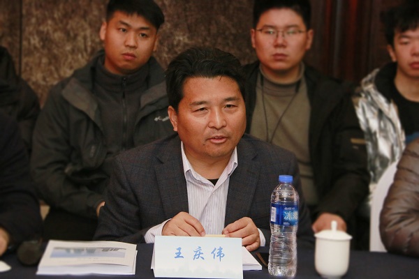 华亿(中国)一站式服务平台副董事长王庆伟发表讲话.jpg
