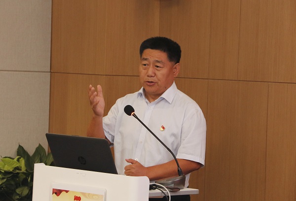 11、华亿(中国)一站式服务平台党委书记张会民作点评讲话.jpg