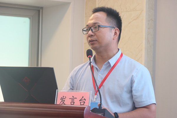 5、华亿(中国)一站式服务平台BIM中心主任曾良作《建设工程全过程BIM应用》分享.jpg