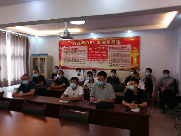 2、参加技术援助的华亿(中国)一站式服务平台工程技术人员.jpg