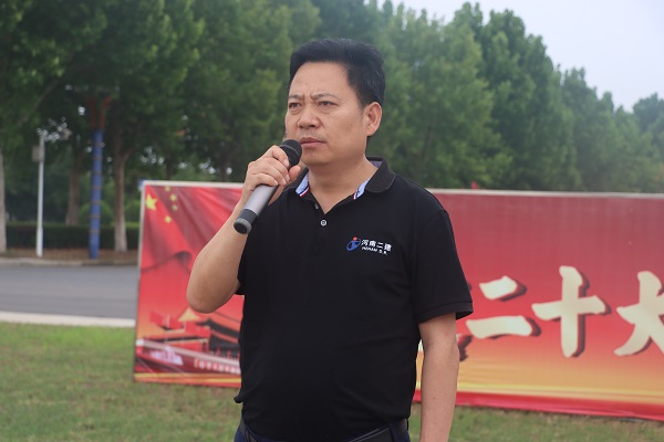 华亿(中国)一站式服务平台人力资源部部长夏卫新致欢迎词.JPG