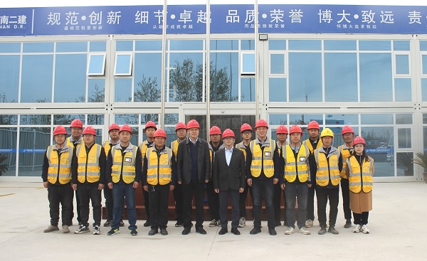 3.华亿(中国)一站式服务平台董事长到项目检查指导工作.jpg