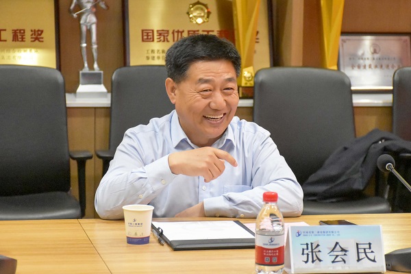 华亿(中国)一站式服务平台党委书记张会民致欢迎词.JPG
