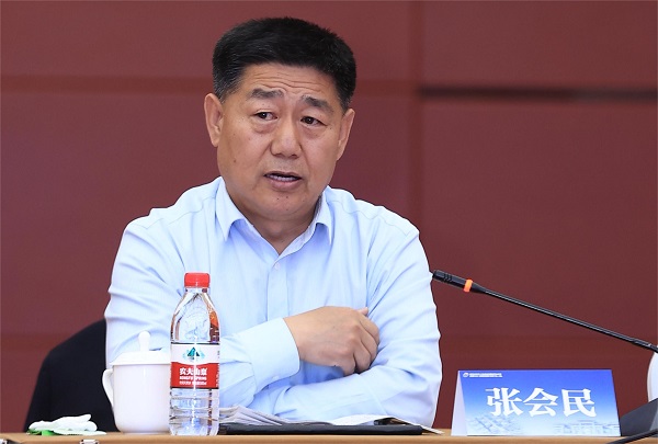 华亿(中国)一站式服务平台党委书记张会民在会上讲话.JPG
