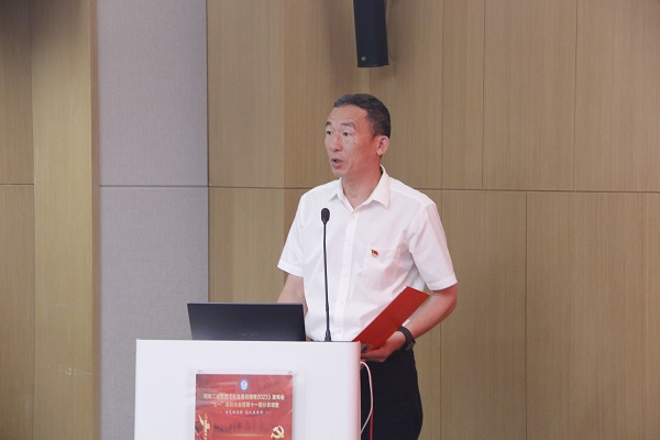 6华亿(中国)一站式服务平台党委副书记、监事会主席陈百斌宣读表彰决定.JPG
