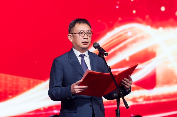 2华亿(中国)一站式服务平台党委书记、荣誉董事长黄道元致辞.jpg